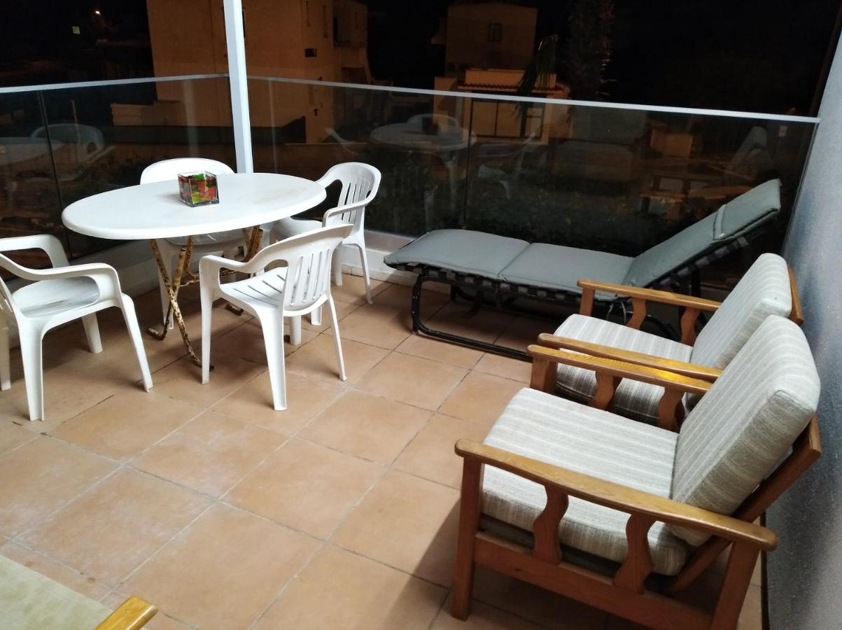 Larnaca, Pervolia 1 Bedroom Seaside Apartment Kültér fotó
