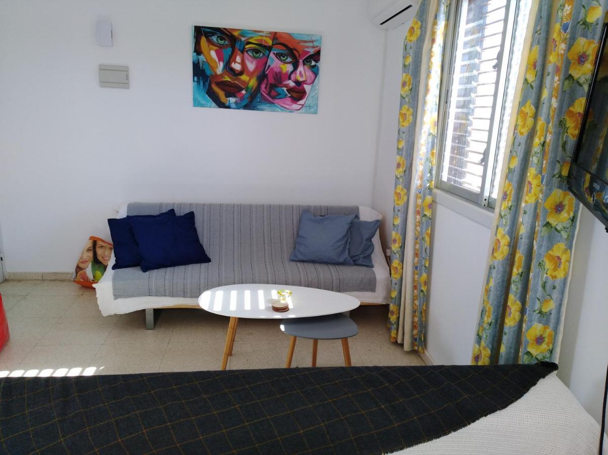 Larnaca, Pervolia 1 Bedroom Seaside Apartment Kültér fotó