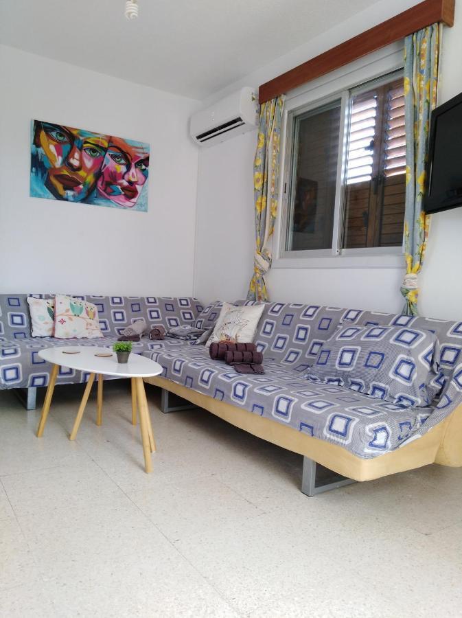 Larnaca, Pervolia 1 Bedroom Seaside Apartment Kültér fotó